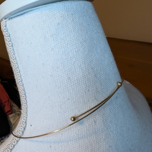 CHARMING CHARLIE peridot and gold multi-strand dainty dangle collar necklace - Picture 5 of 7